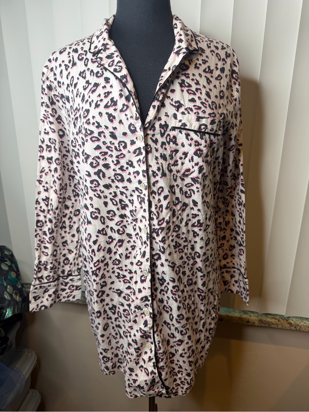 Victoria's Secret leopard print pink black long-sleeve nightshirt pajama SZ Med